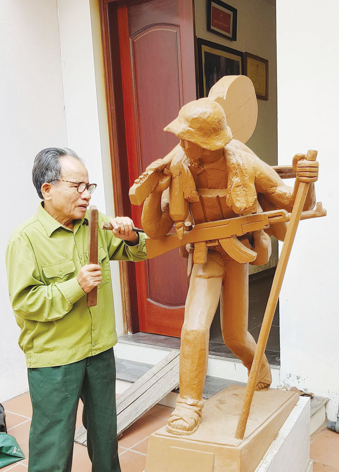 Người vẽ Bác bằng ánh sáng niềm tin ảnh 2