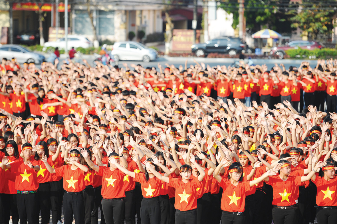 Sống cống hiến vì Tổ quốc, cộng đồng ảnh 1