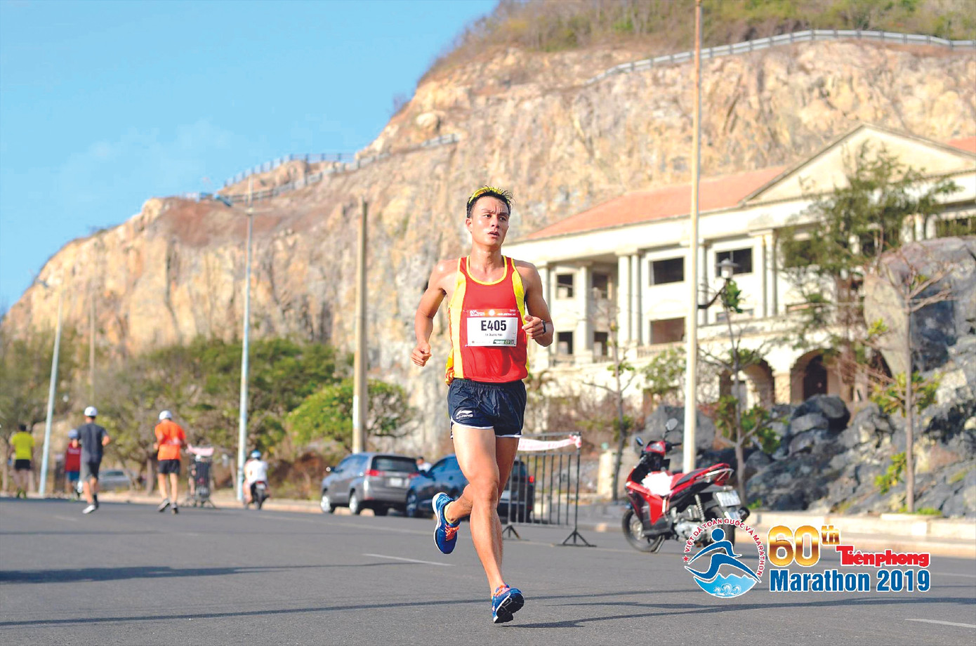 Tiền Phong Marathon 2020: Cuộc chiến khốc liệt trên đường đua 42km ảnh 1