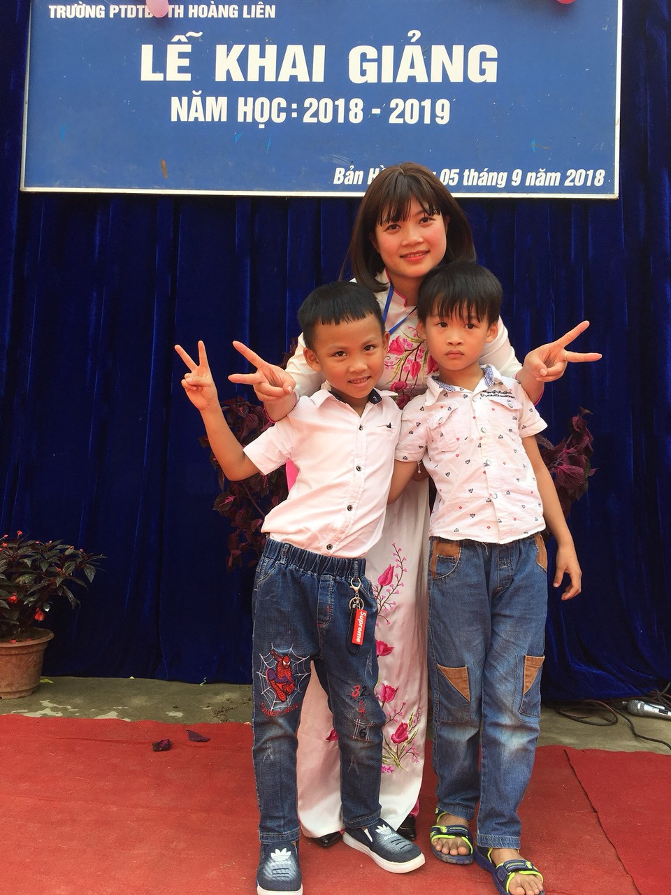 Trao cả thanh xuân cho học trò vùng sâu, vùng xa ảnh 1