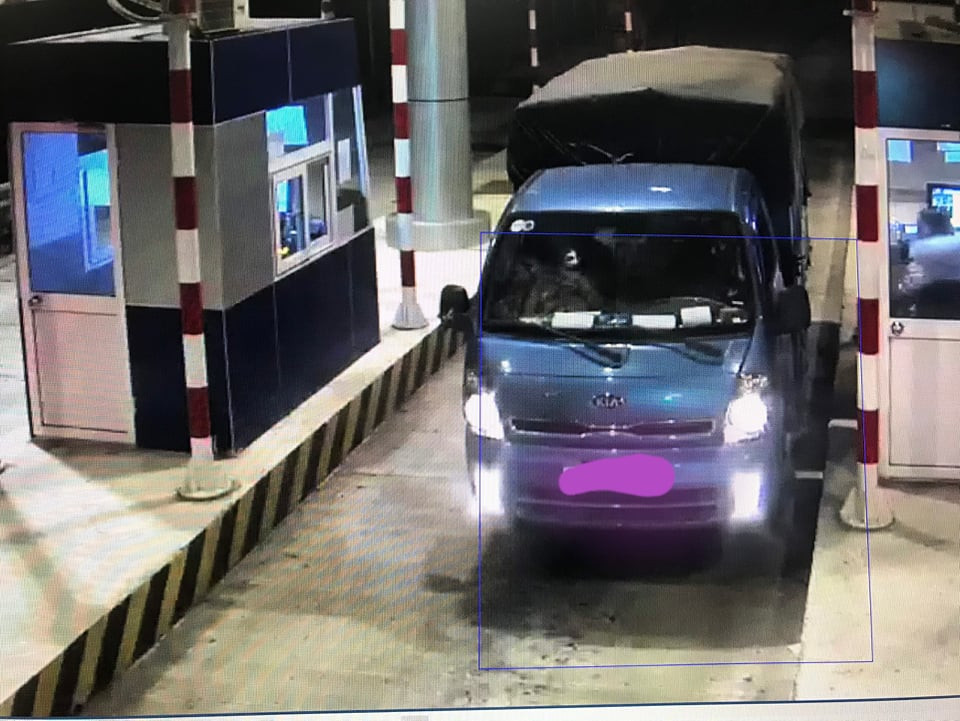 Nhiều ô tô bị ném trên cao tốc Lạng Sơn - Bắc Giang ảnh 3