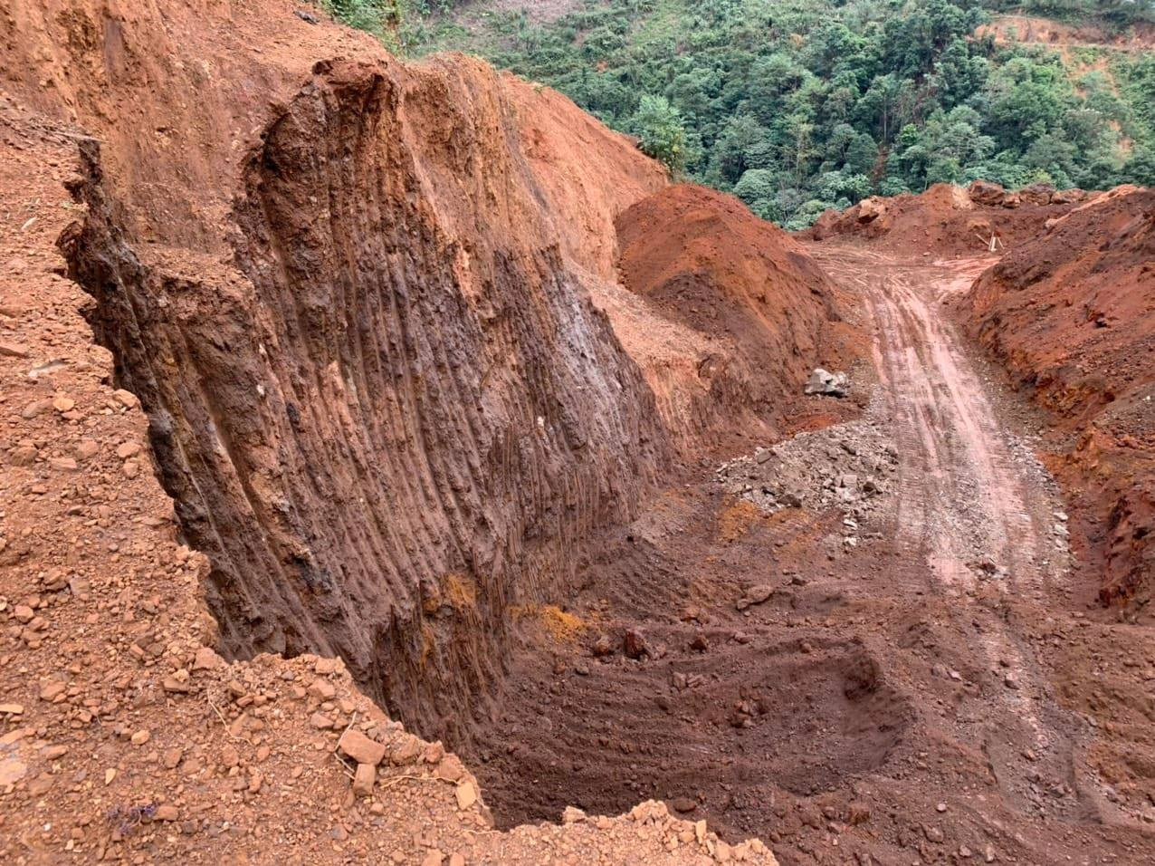 Công an Hà Giang ngăn chặn vụ rầm rộ đào trộm quặng ảnh 2