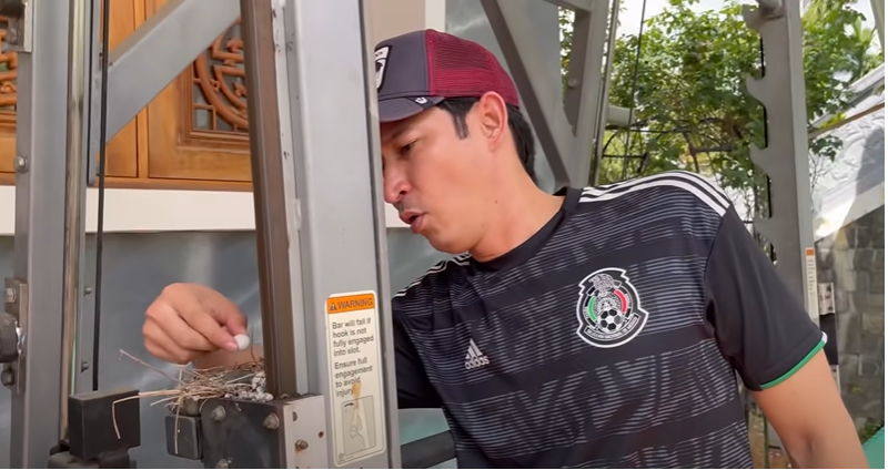 Huy Khánh hé lộ hình ảnh đặc biệt khi tới thăm nhà thờ Tổ trăm tỷ của Hoài Linh ảnh 2