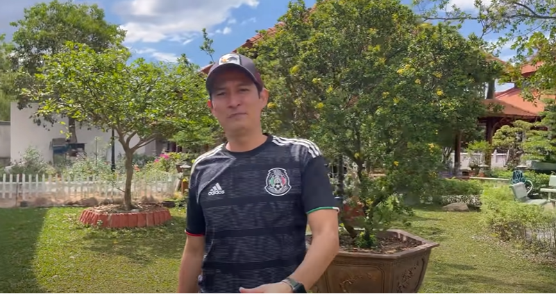 Huy Khánh hé lộ hình ảnh đặc biệt khi tới thăm nhà thờ Tổ trăm tỷ của Hoài Linh ảnh 1