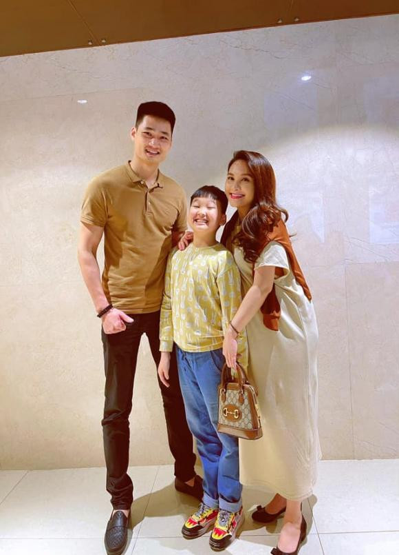 Bảo Thanh tung ảnh gợi cảm khoe bụng bầu ở cuối thai kỳ ảnh 1