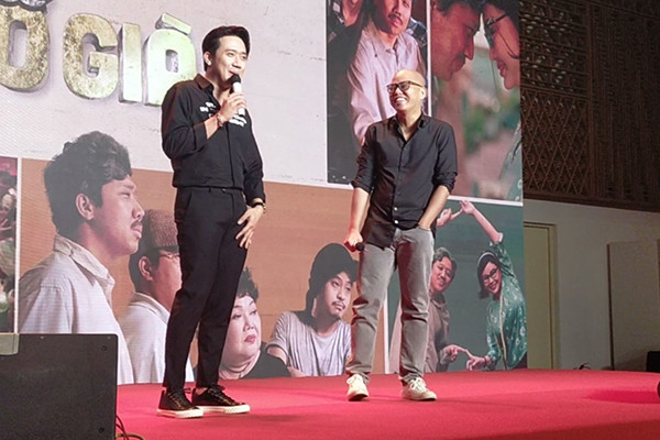 Trấn Thành khóc nghẹn tại lễ mừng 'Bố già' đạt 300 tỷ: 'Giờ người ta gọi tôi là cáo già' ảnh 1