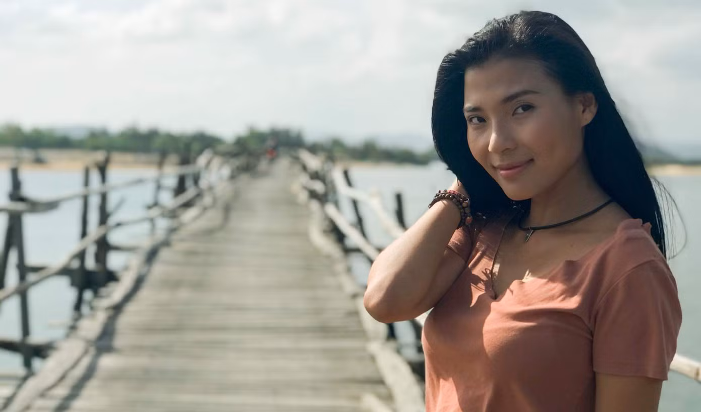 Thúy Diễm: Cảnh nhảy cầu, bơi sông nhớ đời trong ‘Cát đỏ’ ảnh 5