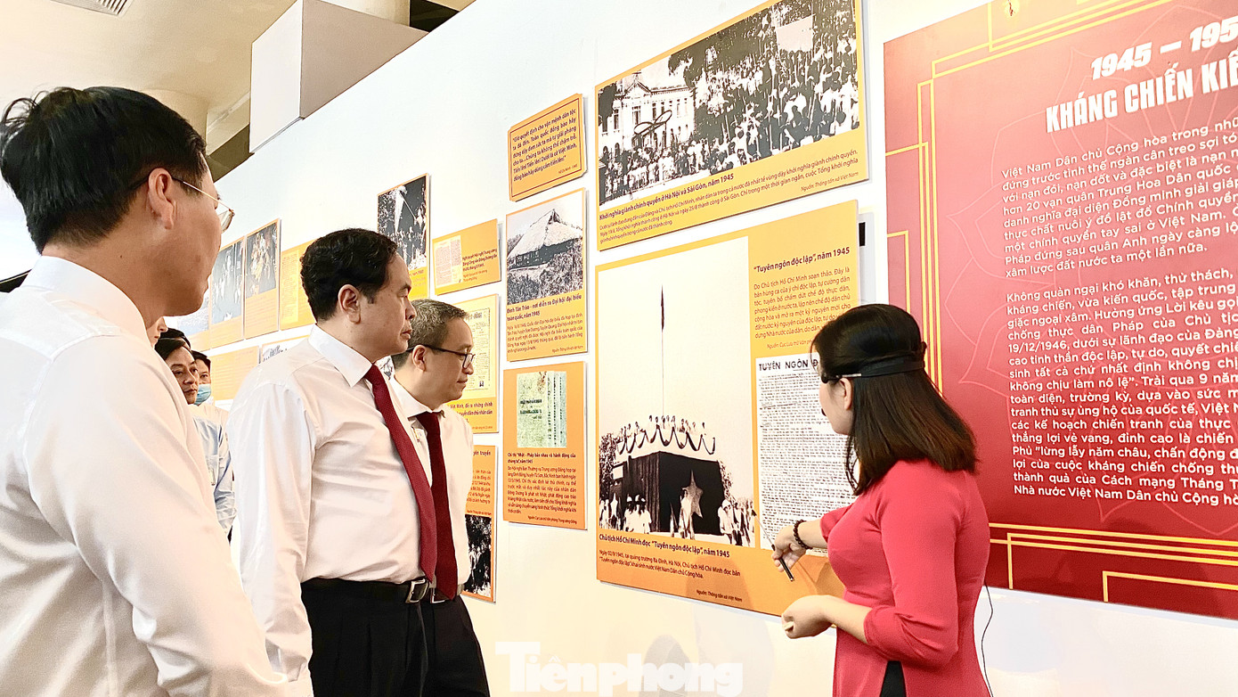 Bộ tem đặc biệt về Bác Hồ tại triển lãm ‘Việt Nam-Độc lập, tự cường’ ảnh 2