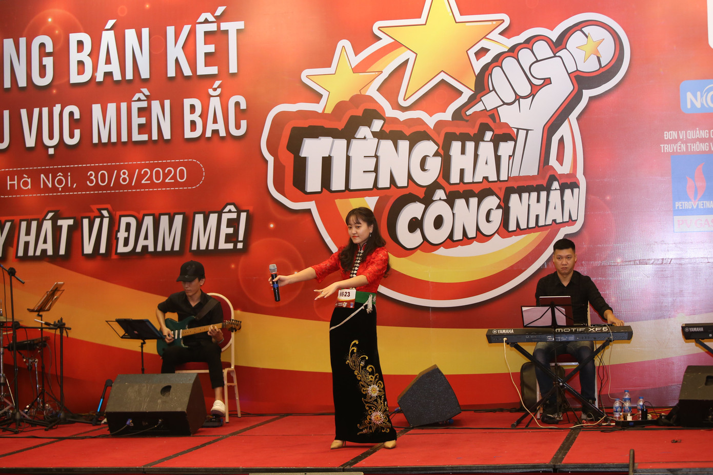 Nhiều bất ngờ khi công nhân thi hát ảnh 4