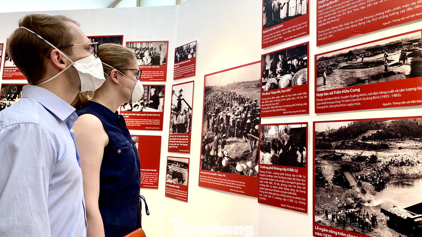 Bộ tem đặc biệt về Bác Hồ tại triển lãm ‘Việt Nam-Độc lập, tự cường’ ảnh 4