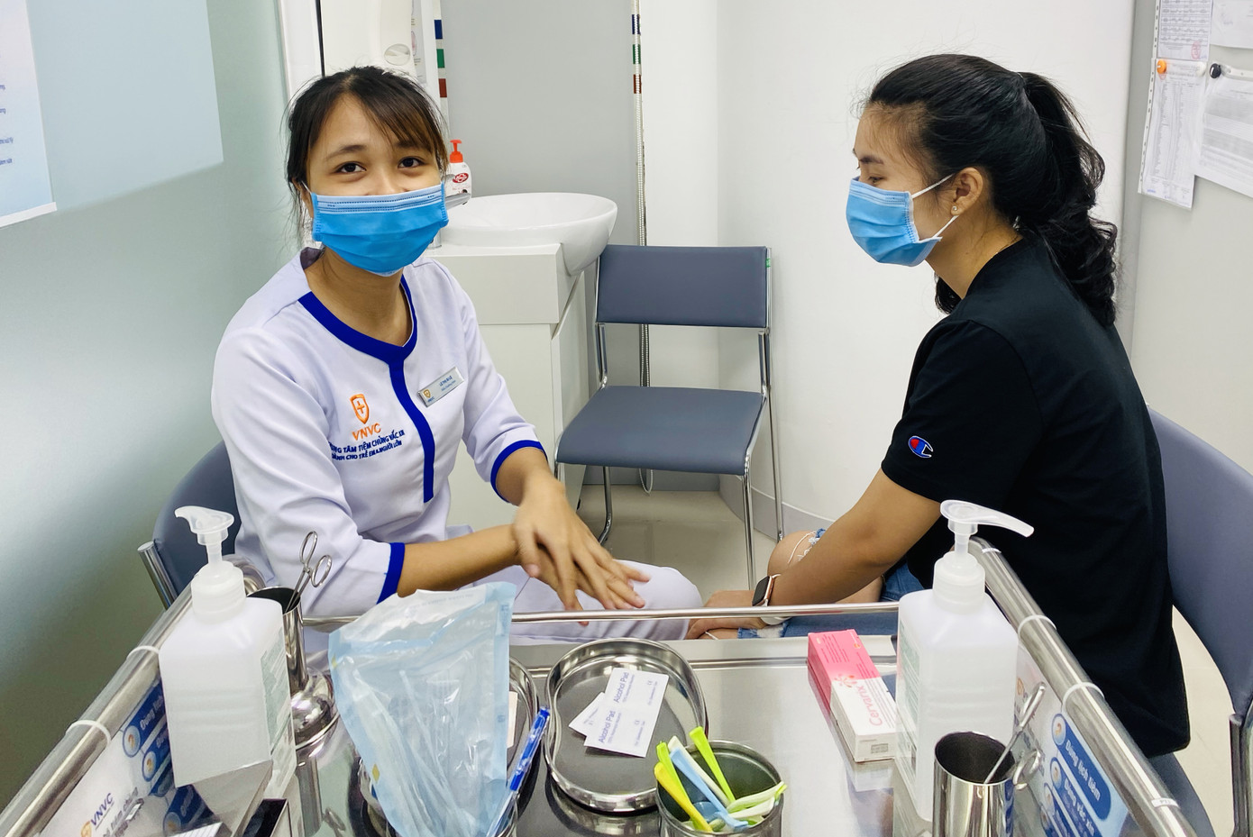 Hai trung tâm tiêm ngừa VNVC Vũng Tàu và Huế đi vào hoạt động ảnh 3