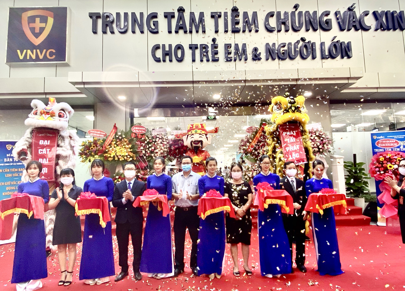 Hai trung tâm tiêm ngừa VNVC Vũng Tàu và Huế đi vào hoạt động ảnh 1