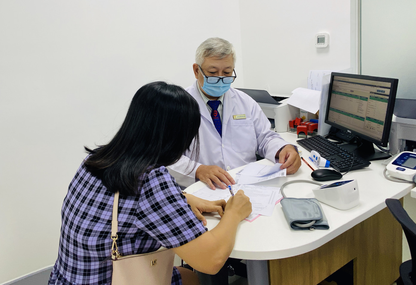 Hai trung tâm tiêm ngừa VNVC Vũng Tàu và Huế đi vào hoạt động ảnh 2