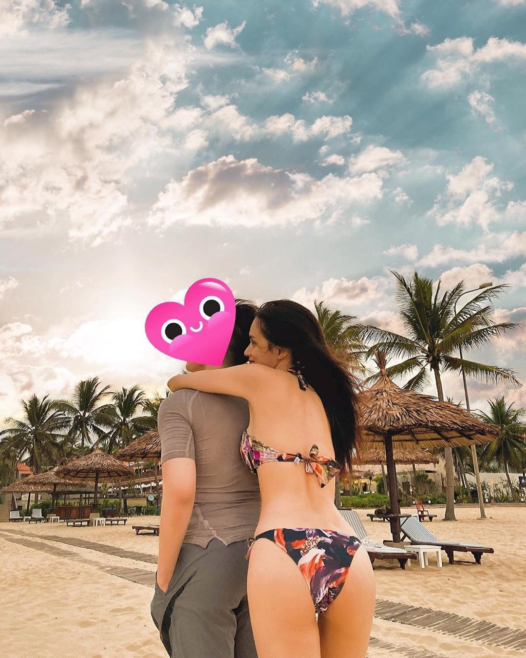 Hương Giang Idol sexy với đồ bơi, ôm ấp ‘trai lạ’ khiến dân tình xôn xao ảnh 7