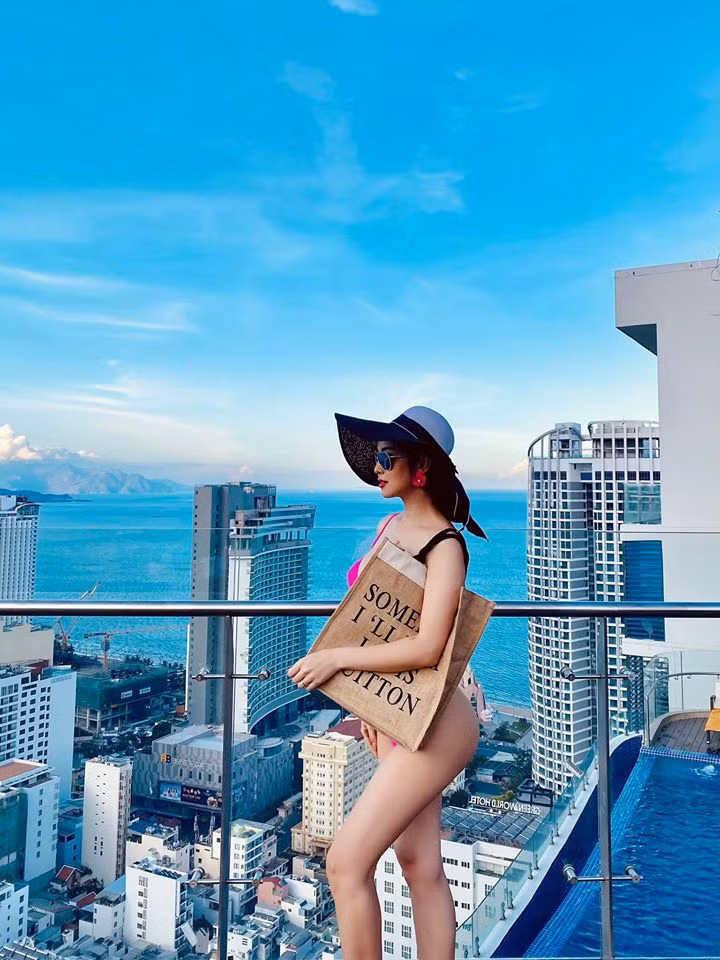 Ngây ngất đường cong ‘gái 4 con vẫn mòn con mắt’ của Jennifer Phạm ảnh 6