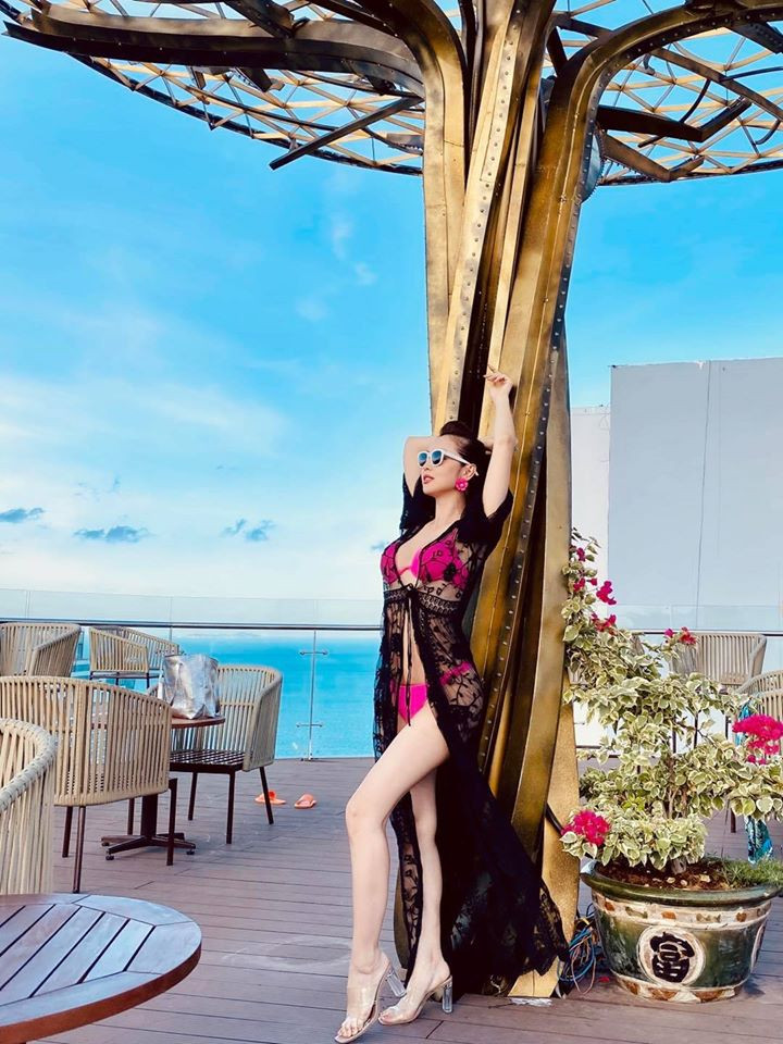 Ngây ngất đường cong ‘gái 4 con vẫn mòn con mắt’ của Jennifer Phạm ảnh 3