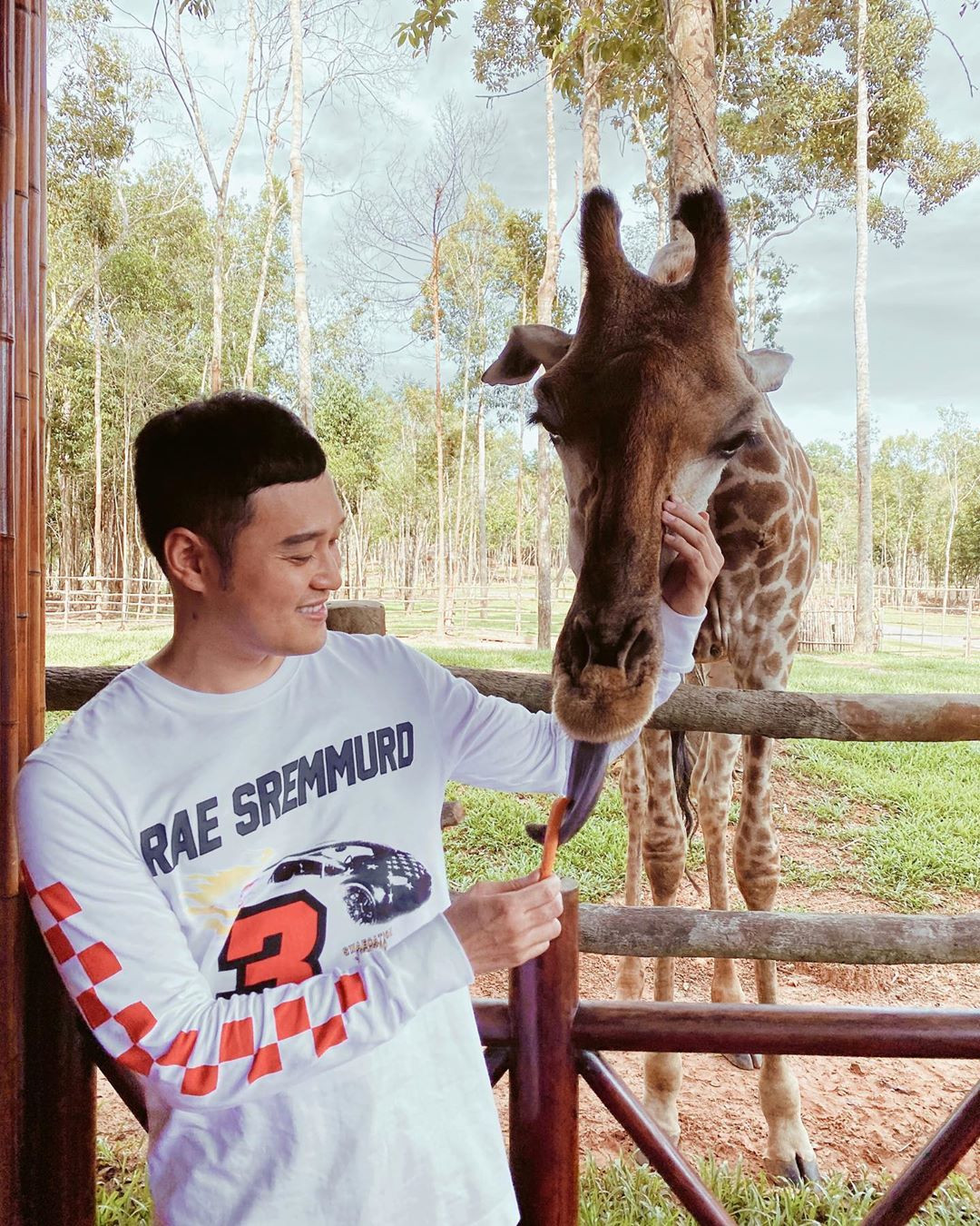 Quang Vinh gây tranh cãi khi đăng ảnh say đến ngất trước cửa phòng khách sạn ảnh 7