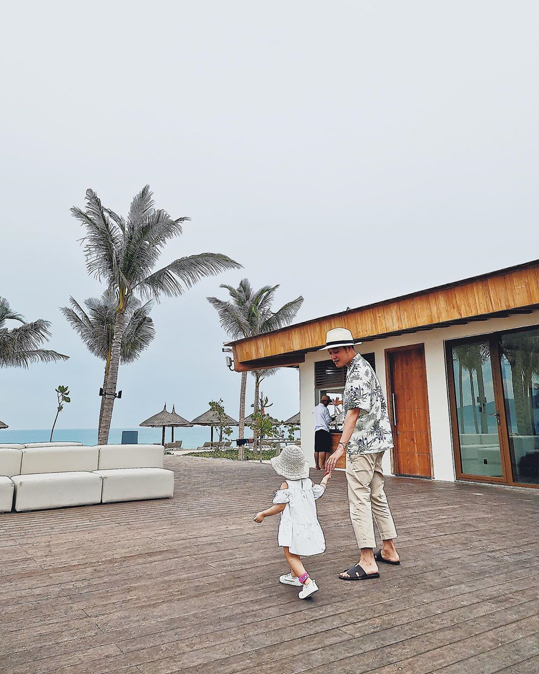 Quang Vinh gây tranh cãi khi đăng ảnh say đến ngất trước cửa phòng khách sạn ảnh 3