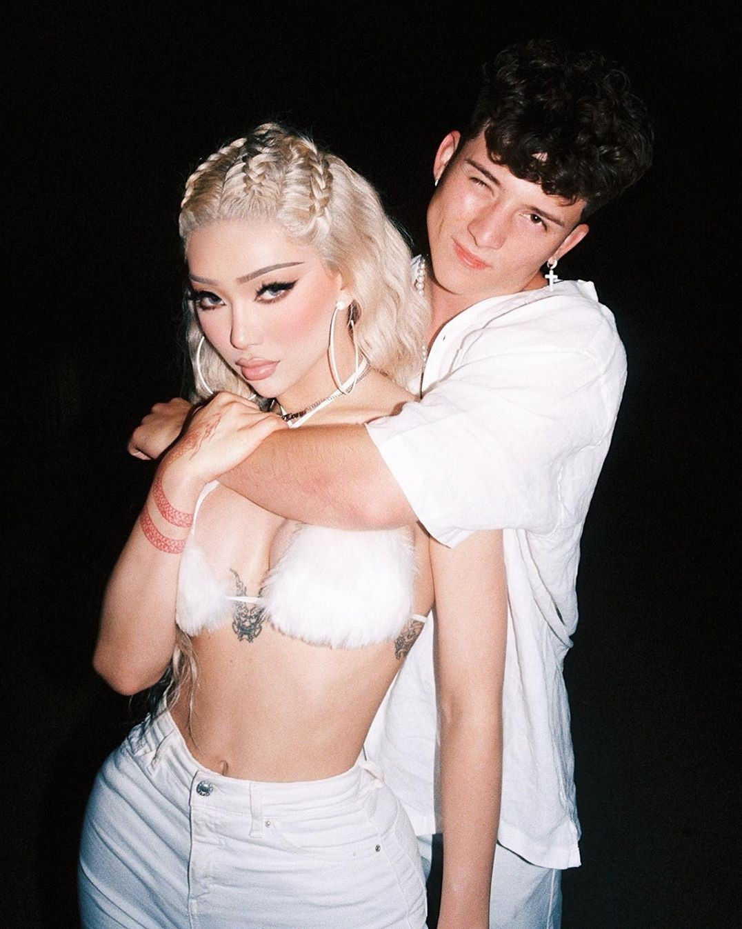 Sao chuyển giới gốc Việt tung ảnh nội y ‘bỏng mắt' ảnh 4