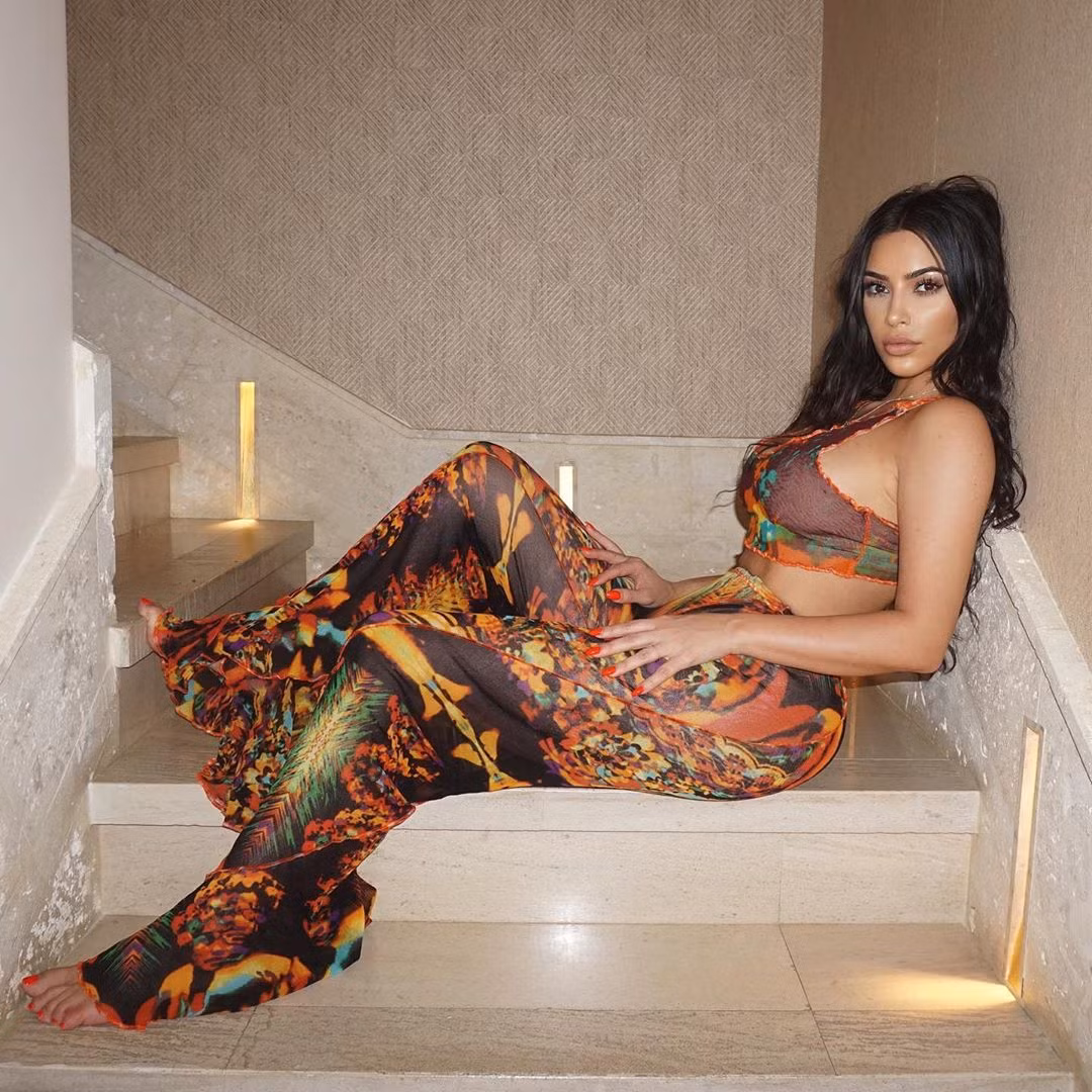 Kim Kardashian khoe vòng 1 ‘khủng’ với nội y ảnh 7