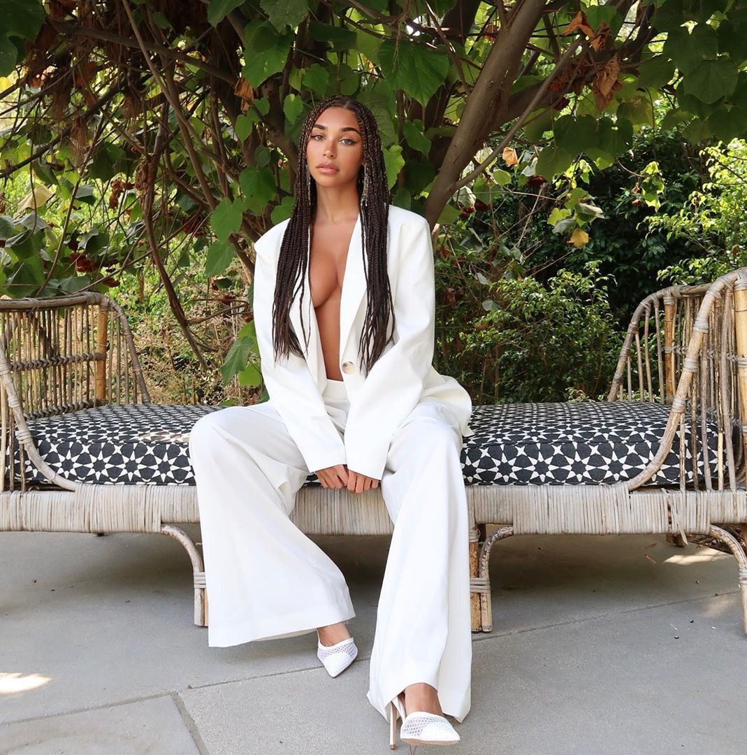 Không nội y, tình cũ Justin Bieber gợi cảm căng đầy sức sống ảnh 1