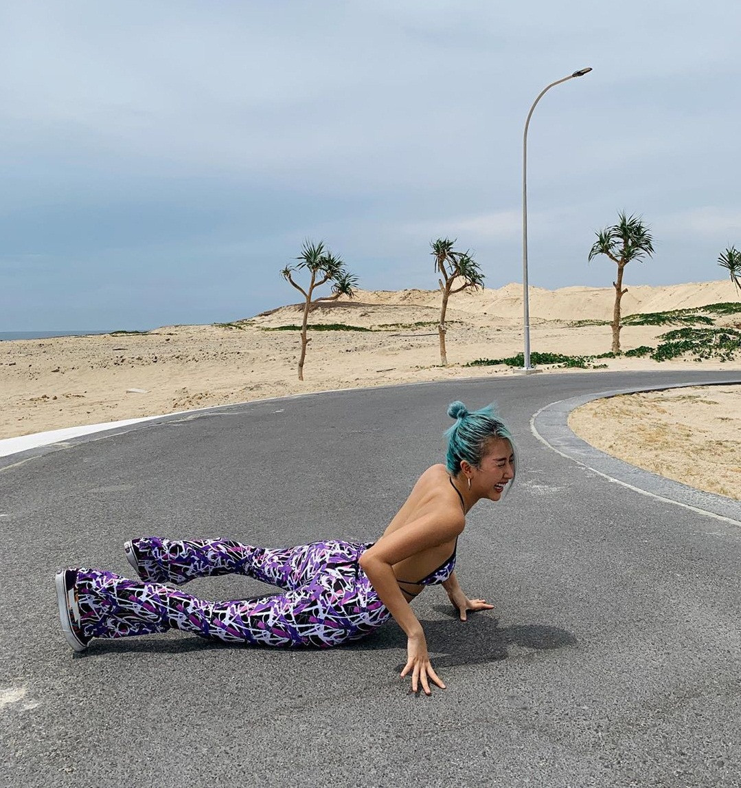 Quỳnh Anh Shyn tung ảnh đồ bơi sexy, tự nhận ‘ngu ngốc’ sau huỷ theo dõi Chi Pu ảnh 7