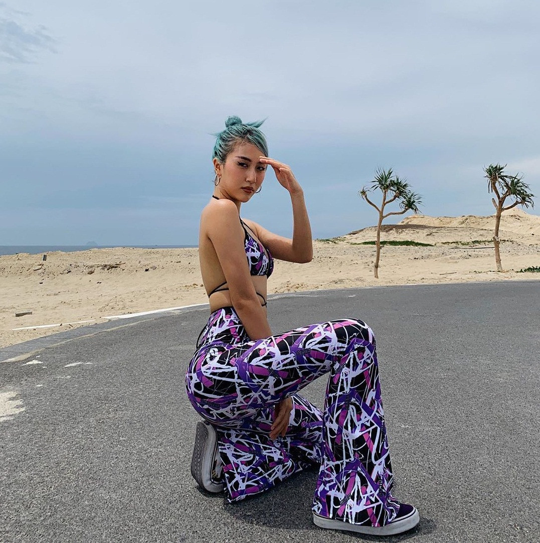 Quỳnh Anh Shyn tung ảnh đồ bơi sexy, tự nhận ‘ngu ngốc’ sau huỷ theo dõi Chi Pu ảnh 2