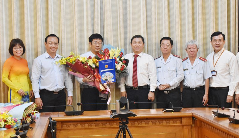 Nhiều lãnh đạo TPHCM nghỉ hưu ảnh 5