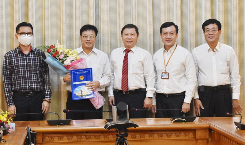 Nhiều lãnh đạo TPHCM nghỉ hưu ảnh 2