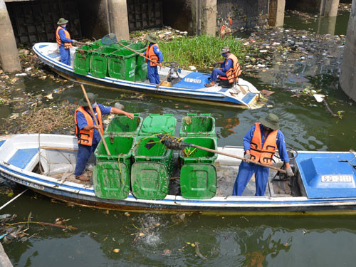 Công nhân vệ sinh ở TPHCM: ‘Chúng tôi rất tủi thân…’ ảnh 2