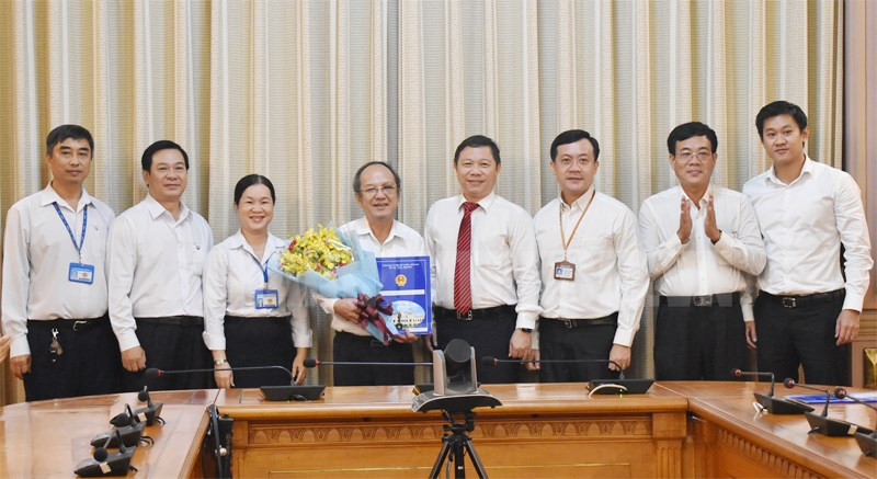 Nhiều lãnh đạo TPHCM nghỉ hưu ảnh 1