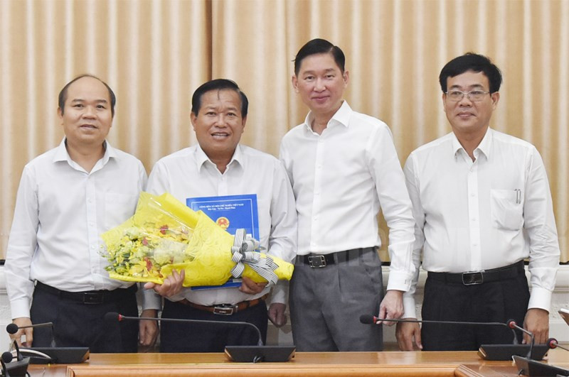 Nhiều lãnh đạo TPHCM nghỉ hưu ảnh 4