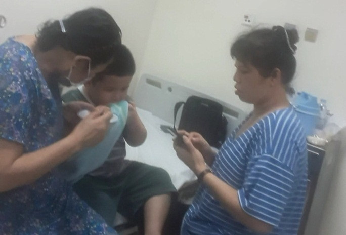 Ăn bánh mì có chứng nhận an toàn, 140 người nhập viện ảnh 1