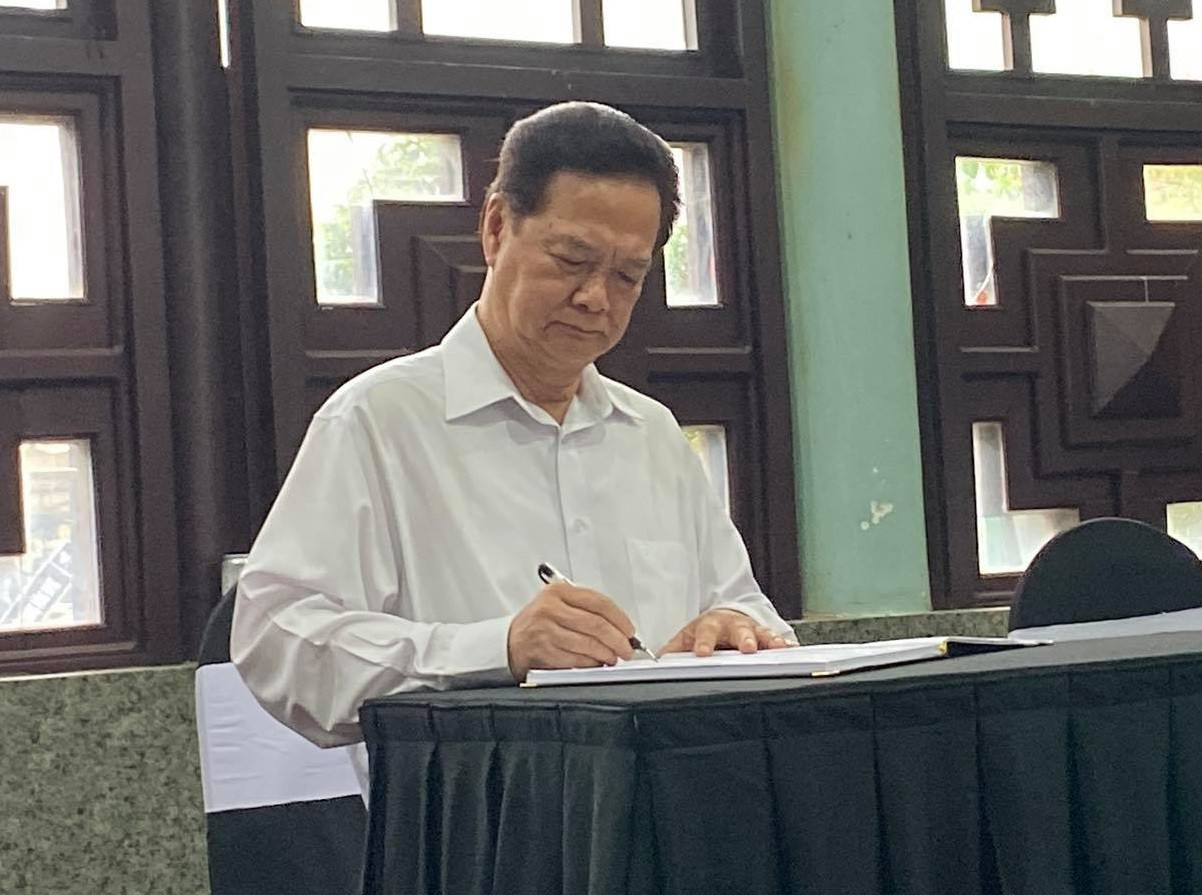 Lãnh đạo Đảng, nhà nước viếng nhà tình báo huyền thoại Trần Quốc Hương ảnh 7