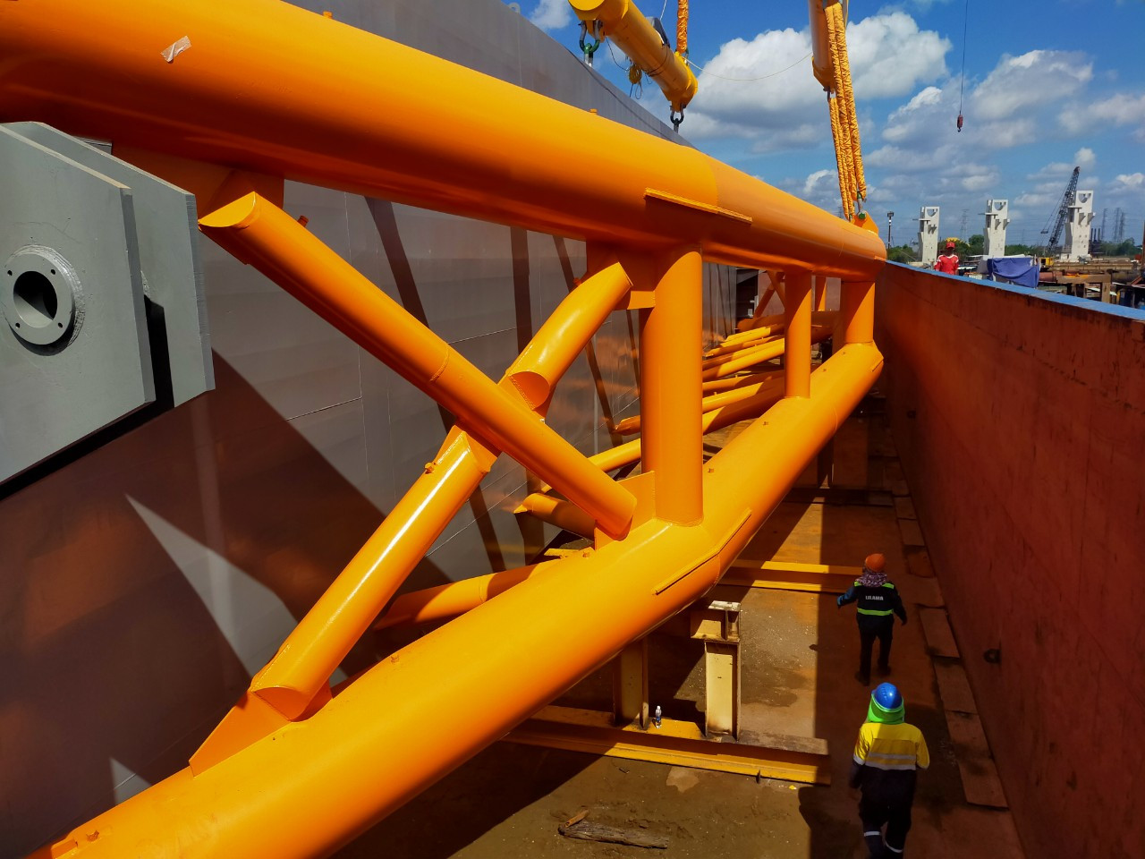 Lắp cửa van cống đầu tiên dự án chống ngập 10.000 tỷ tại TPHCM ảnh 7