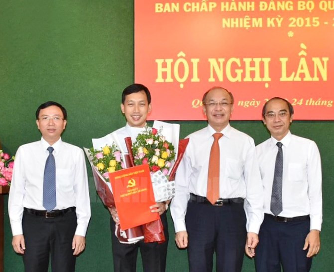 Thành ủy TPHCM trao quyết định về công tác nhân sự ảnh 1
