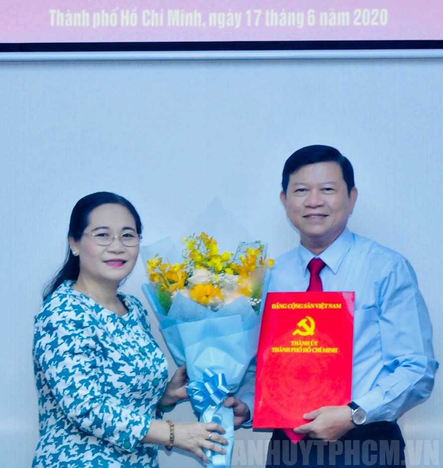 Thành ủy TPHCM trao các quyết định về nhân sự ảnh 2
