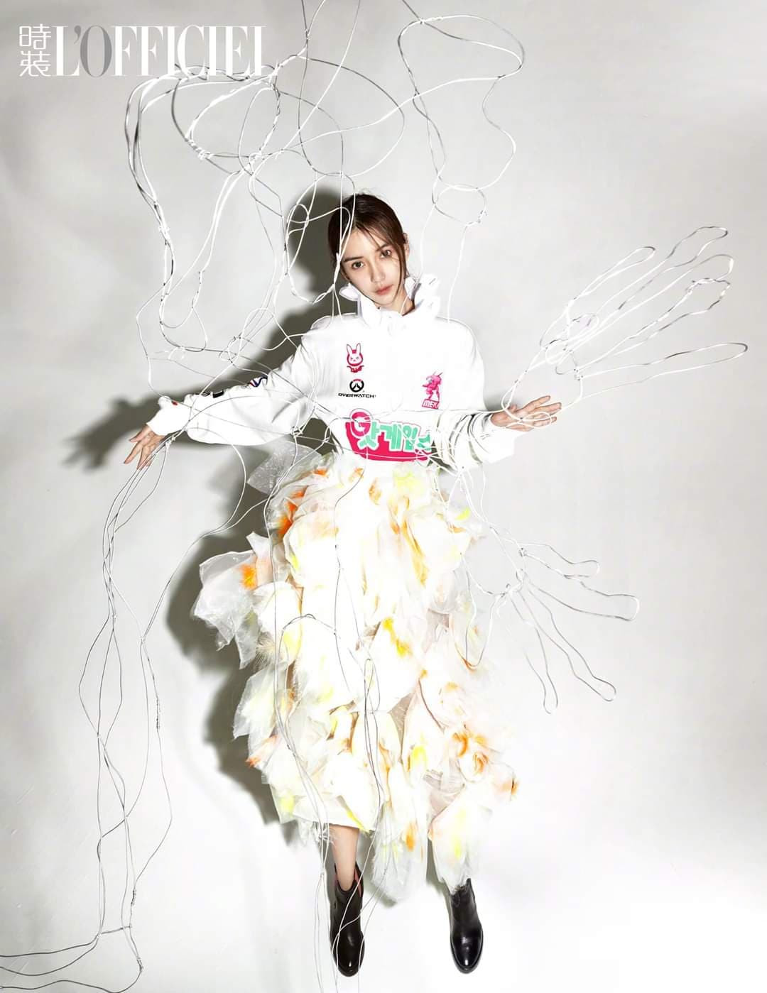 Ngắm Angela Baby đẹp ma mị và cực lạ mắt trên bìa tạp chí L’OFFICIEL Trung tháng 9 ảnh 2