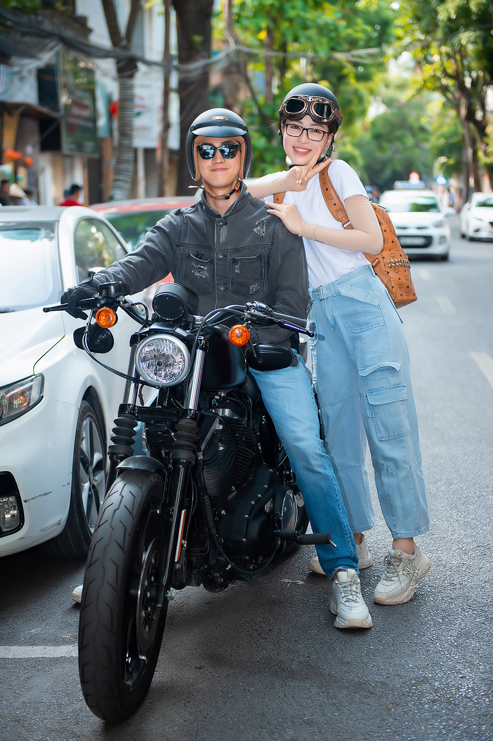 Á hậu Phương Nga được bạn trai Bình An chở bằng xe phân khối lớn cực 'ngầu' trên phố ảnh 3