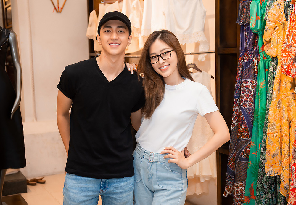 Á hậu Phương Nga được bạn trai Bình An chở bằng xe phân khối lớn cực 'ngầu' trên phố ảnh 6