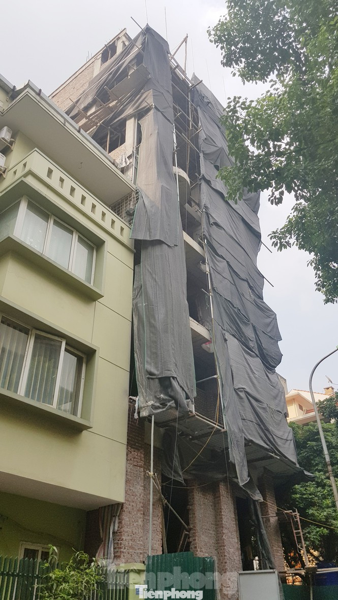 Hà Nội nói gì về việc cấp phép 'lạ' loạt cao ốc khu phố mẫu? ảnh 1