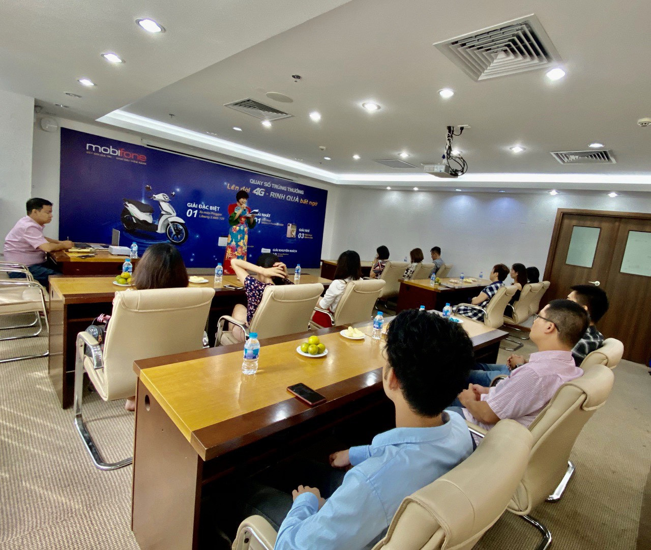 Mobifone tổ chức buổi quay số trúng thưởng chương trình 'Lên đời 4G, rinh quà bất ngờ' ảnh 3