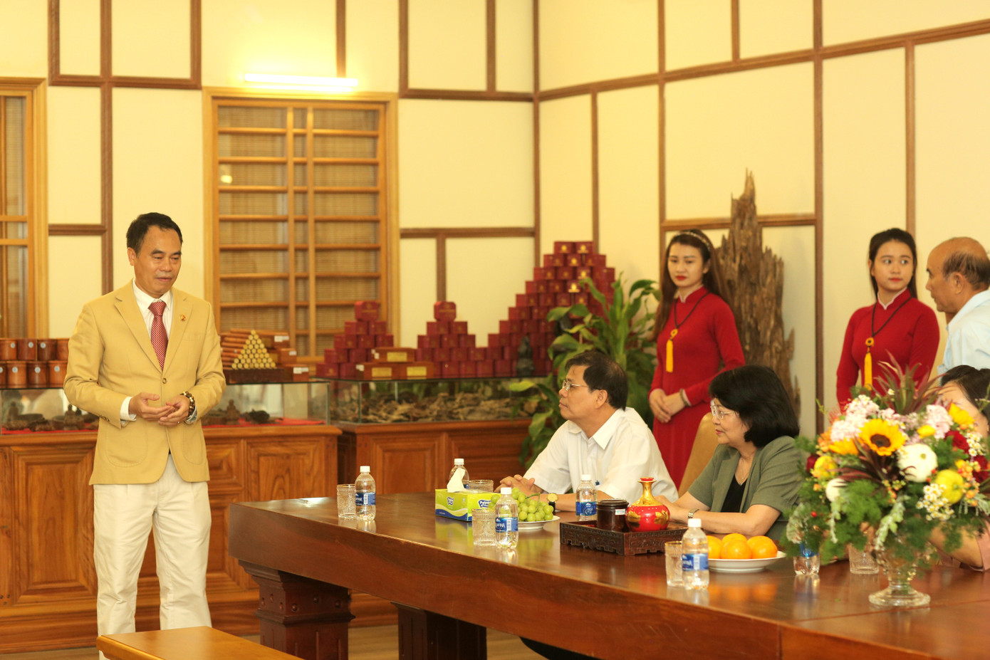 Phó Chủ tịch nước Đặng Thị Ngọc Thịnh thăm công ty Trầm hương Khánh Hòa ảnh 3