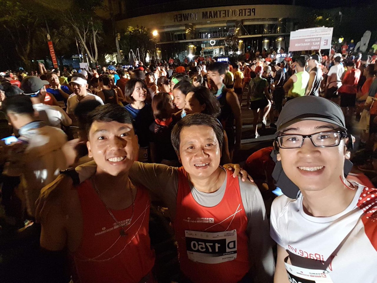 Ông Đoàn Ngọc Hải bán điện thoại, đồng hồ hàng hiệu lo cho người vô gia cư ảnh 3