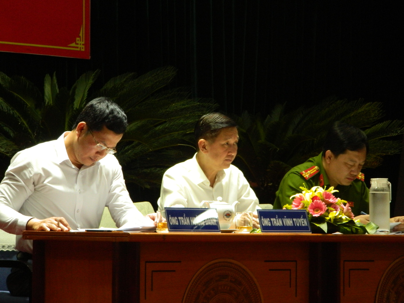 Cử tri TPHCM: Cán bộ xây nhà trái phép, sao không cưỡng chế? ảnh 1