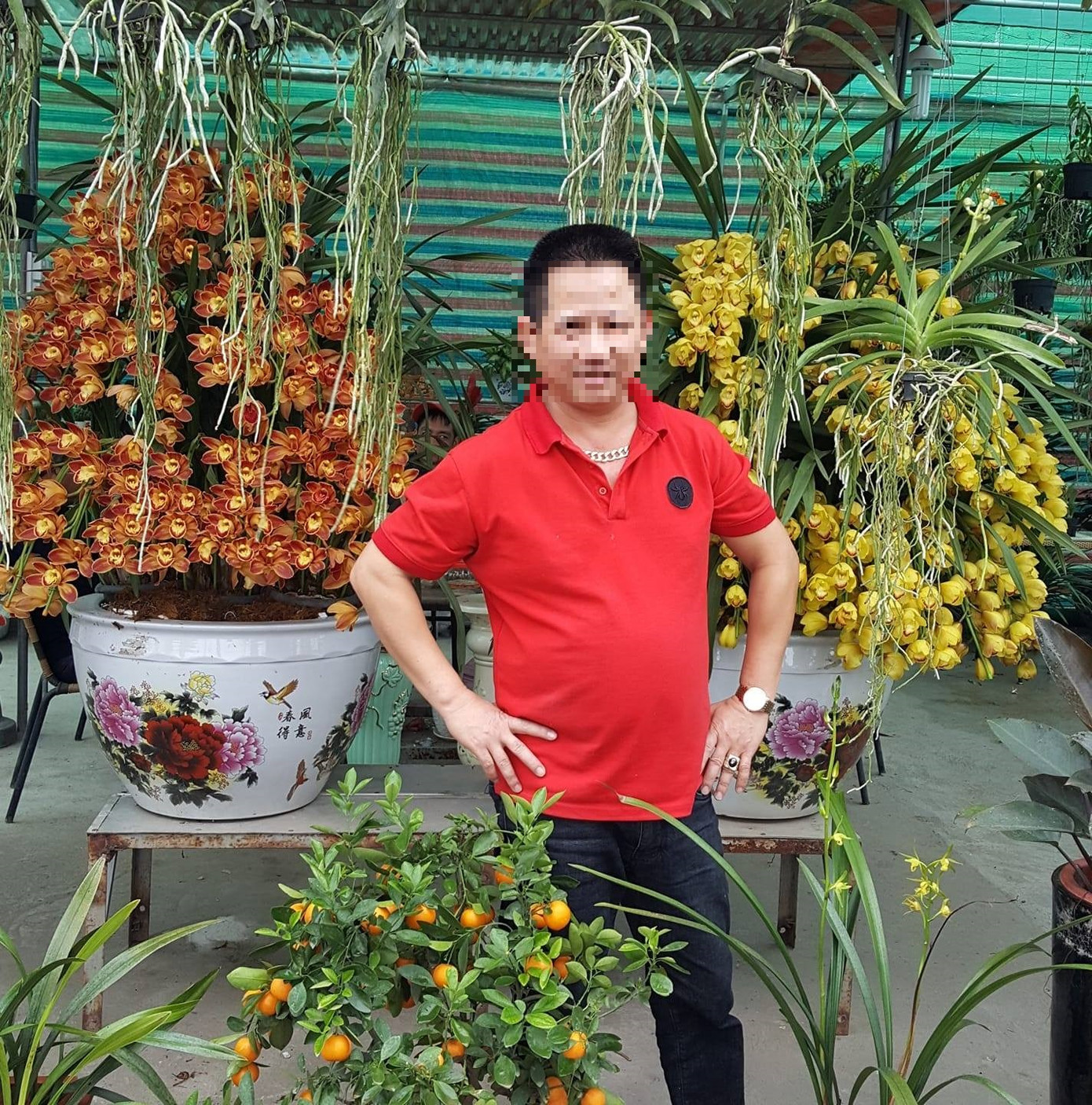 Chủ quán bắt khách quỳ gối, chửi bới bằng giọng giang hồ ở Bắc Ninh có lý lịch ra sao? ảnh 1