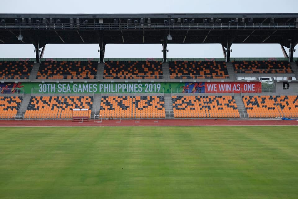  SEA Games 30: VĐV điền kinh Việt Nam mặc áo mưa tập luyện ảnh 10