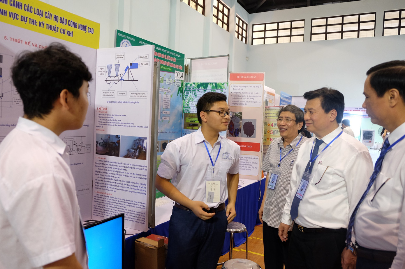 Học sinh trung học chính thức đua tranh thi Khoa học kỹ thuật cấp quốc gia ảnh 1