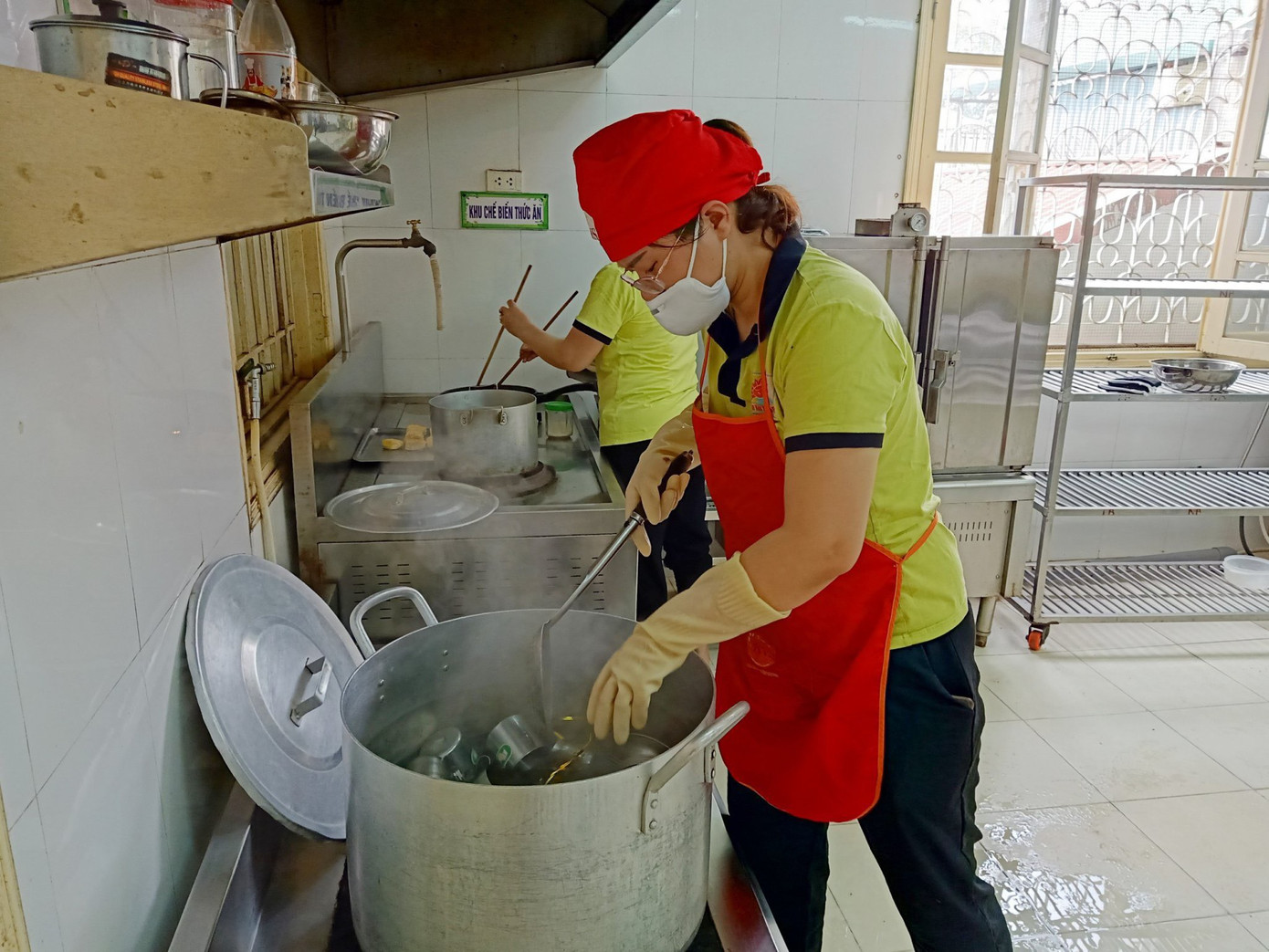 Hà Nội: Các trường mầm non tất bật vệ sinh chuẩn bị đón học sinh trở lại ảnh 4