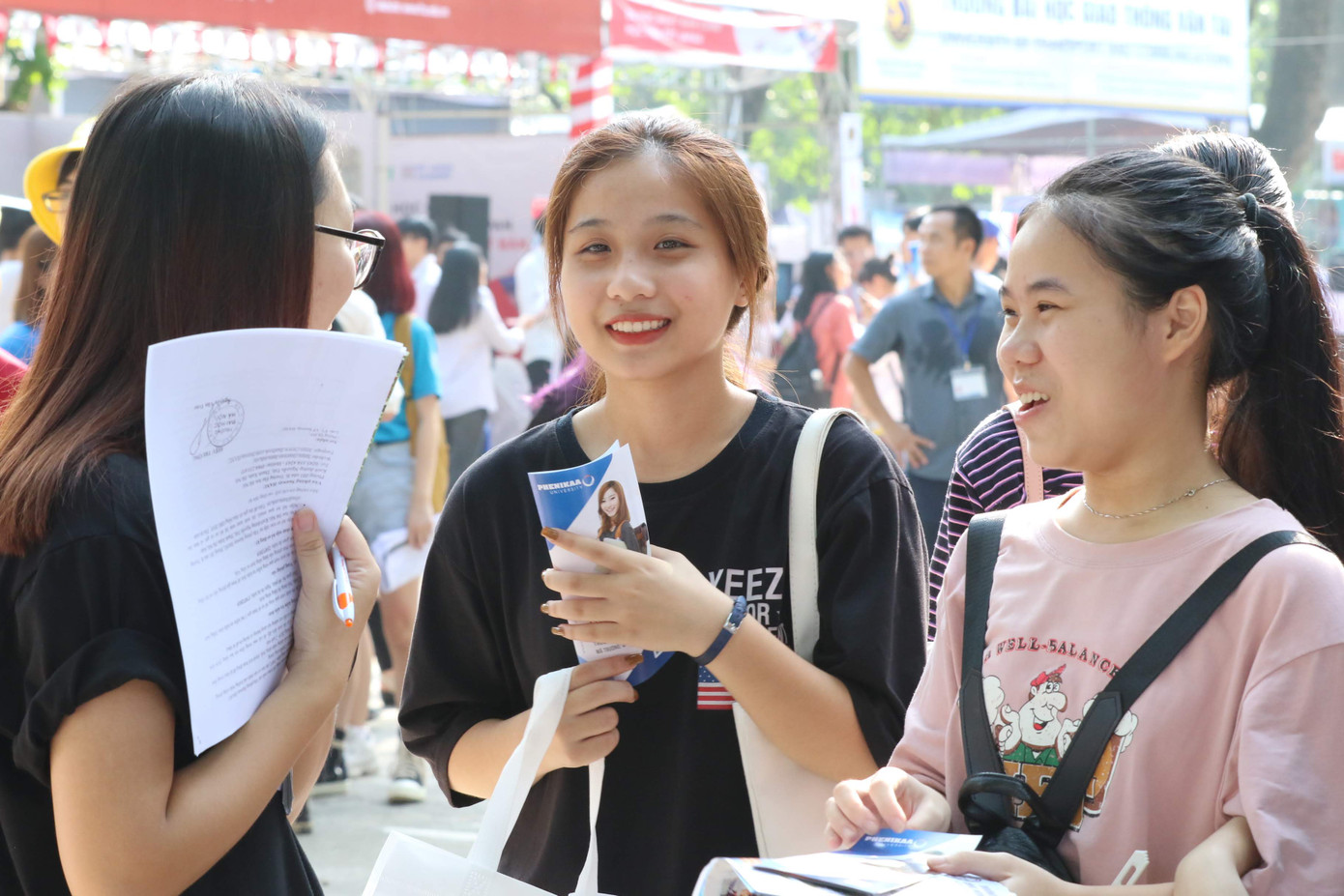 Hàng chục học sinh tiểu học Hải Phòng ngộ độc sau khi uống nước ngọt đóng chai ảnh 7